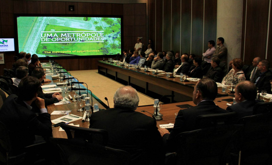 Ortega preside no Palácio Iguaçu a reunião do Conselho da COMEC em nome do governador Beto Richa