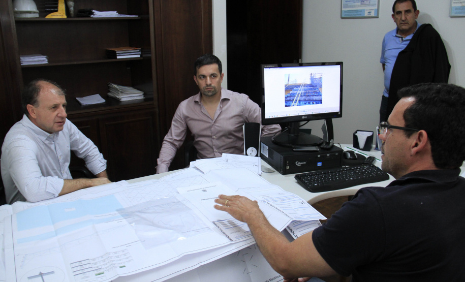 Ortega visita obras em Ponta Grossa