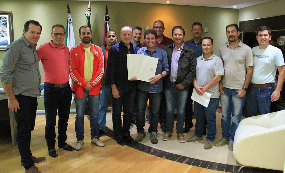 Pinhais e Piraquara recebem editais para licitar obras que revitalizam e valorizam as cidades