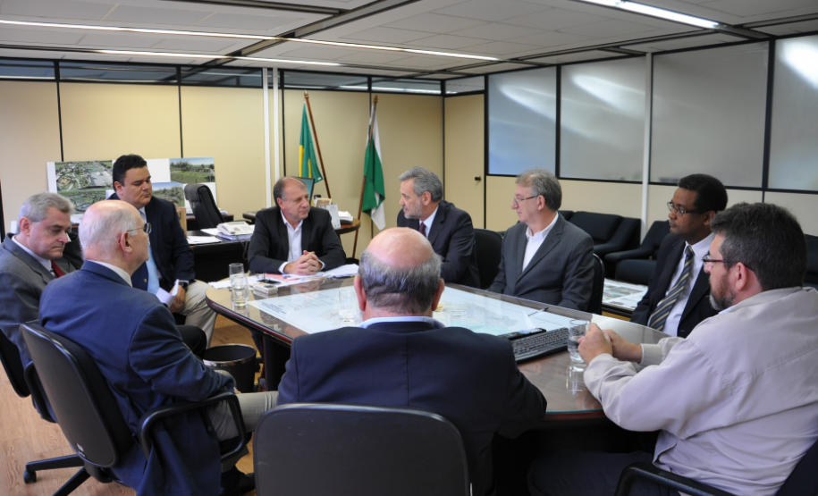 SEDU/Paranacidade e COMEC firmam protocolo de intenções com MP para permuta de sedes das instituições