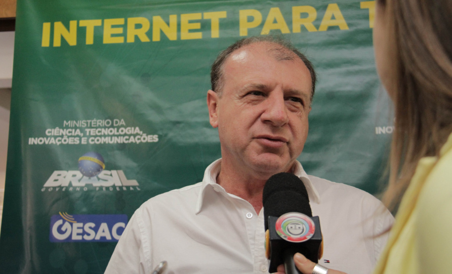 Benefícios à população do Programa “Internet para Todos”, mostrado pelo ministro Kassab, despertam atenção de secretários de Estado, deputados e prefeitos do Paraná na AMP
