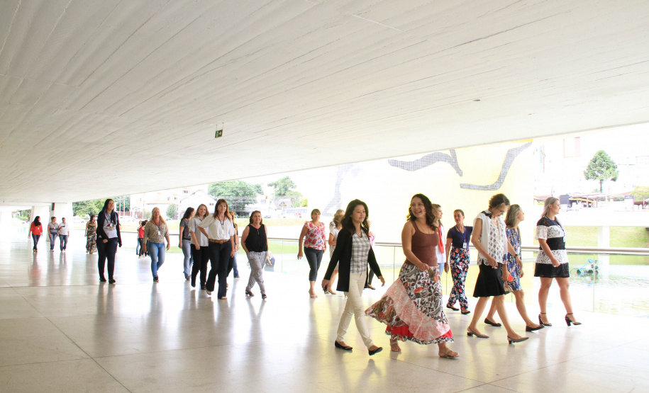 “Mulheres guerreiras e exemplares fazem parte do Governo do Paraná”, diz o secretário da SEDU
