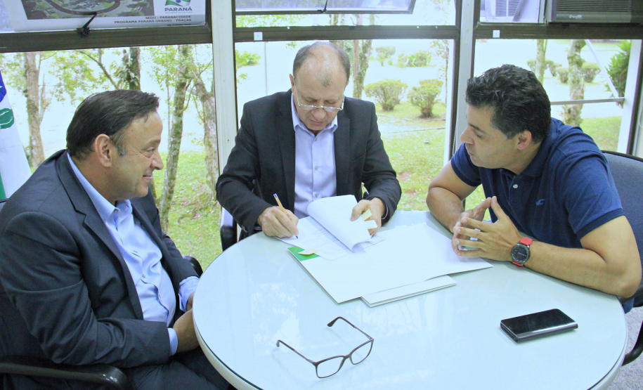 Documentos firmados pelos prefeitos na SEDU garantem a realização de antigos sonhos de paranaenses, como o Parque das Olarias em Ponta Grossa