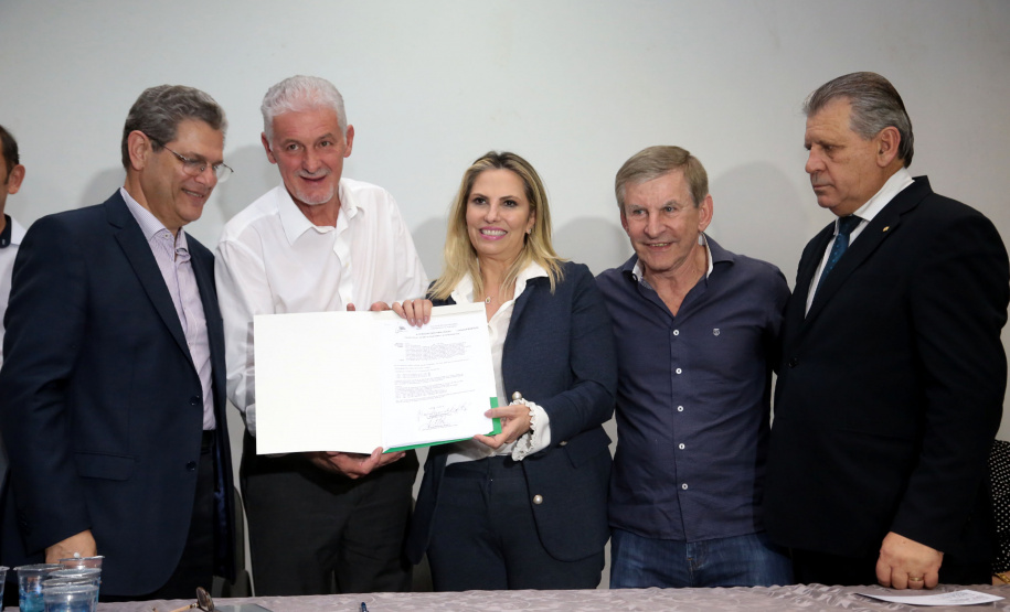 A governadora Cida Borghetti anunciou nesta quinta-feira (19) uma nova sede para o hemonúcleo de Toledo, a reforma de 24 unidades de saúde do Oeste e a liberação de R$ 4,66 milhões para sete municípios da região