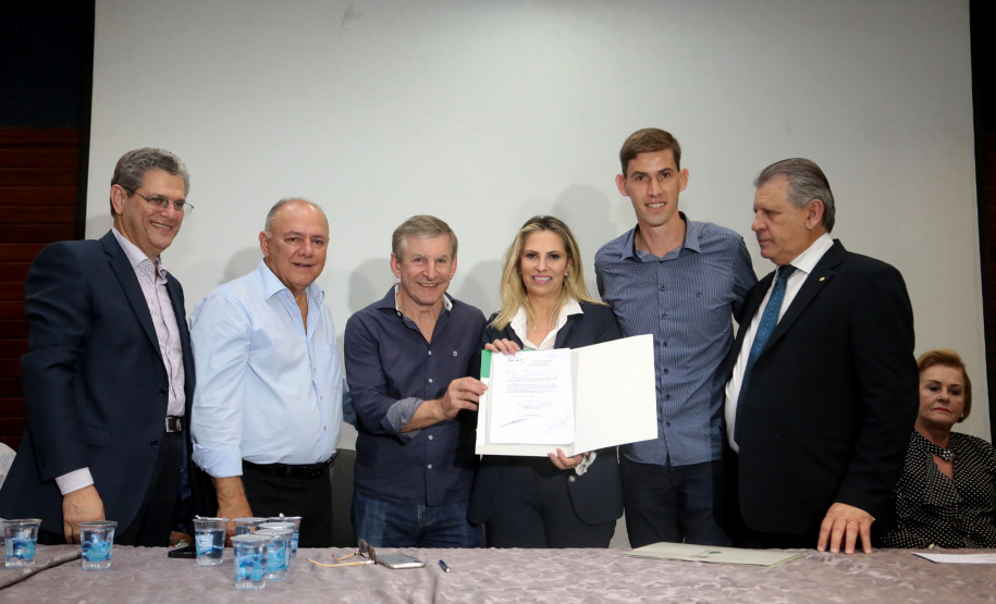 A governadora Cida Borghetti anunciou nesta quinta-feira (19) uma nova sede para o hemonúcleo de Toledo, a reforma de 24 unidades de saúde do Oeste e a liberação de R$ 4,66 milhões para sete municípios da região