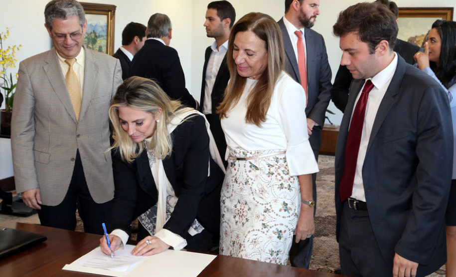 A governadora Cida Borghetti durante assinatura de convênios para municipios. - Curitiba/Pr, 24.04.2018 - Foto Jonas Oliveira/Governadoria