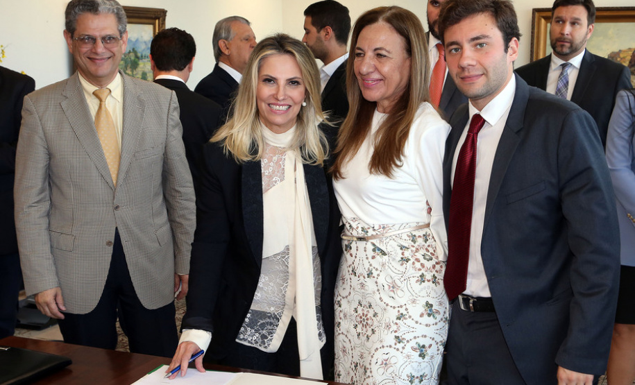 A governadora Cida Borghetti durante assinatura de convênios para municipios. - Curitiba/Pr, 24.04.2018 - Foto Jonas Oliveira/Governadoria