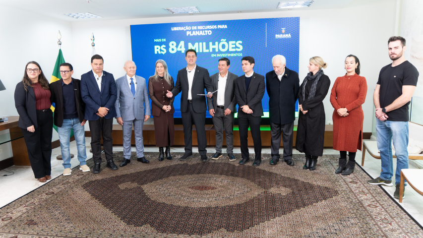 Ratinho Junior libera R$ 442 milhões para obras em 10 Municípios do Paraná