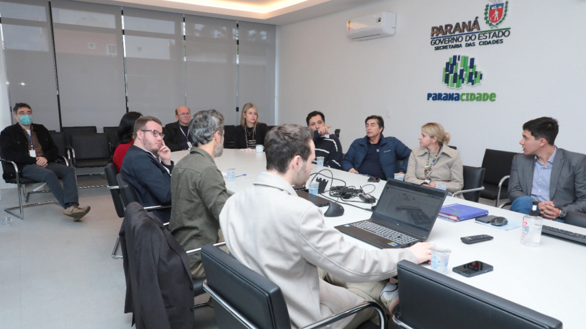 Representantes do Consórcio Inova Paraná, mostram Sistema de Gestão e Planejamento da Fábrica de Ideias em Curitiba
